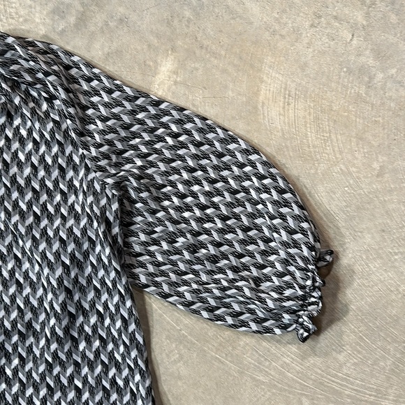 George Grey & Black Abstract Print Sheer Blouse Size 2X - Picture 3 of 4